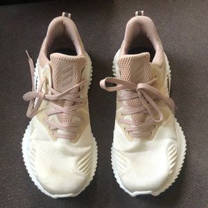 Adidas women’s 8.5 sneakers